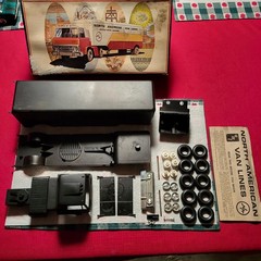 AMT 1967 North American Van Lines Tractor Trailer Model Kit Unbuilt Open Box