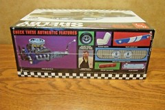 AMT 1967 SHELBY GT-350 1/25 SCALE MODEL KIT (molded in white)