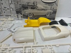 1/25 AURORA JAGUAR XKE JAG HARDTOP OR CONVERTIBLE PARTIALLY BUILT MODEL CAR KIT
