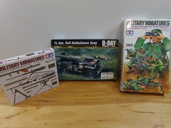 Italeri Model Kit #326 1/4 Ton 4×4 Ambulance Jeep Plus 2 Military Miniatures