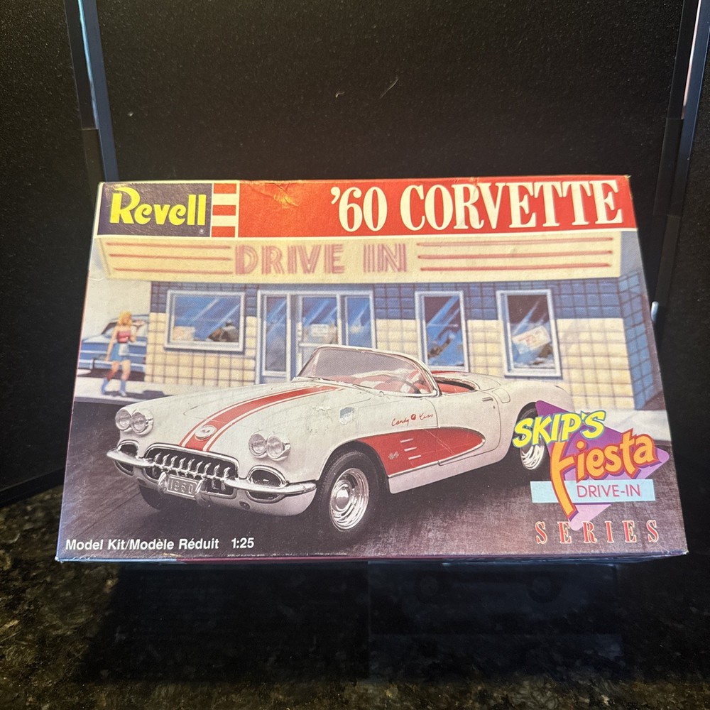 Revell 1960 Chevrolet Corvette 1:25 scale OPEN & ALMOST COMPLETE