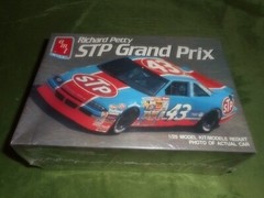 AMT ERTL 6728, 1/25 RICHARD PETTY STP GRAND PRIX PLASTIC MODEL KIT