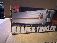 AMT Reefer Semi Trailer 1:24 Scale Plastic Model Kit 1170 New