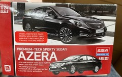 Academy 15121 Hyundai Azera Car kit 1/24 McM Niob.