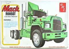 Vintage AMT USA 1/25 Mack R685ST Truck Tractor Cab Classic Plastic Model NIB