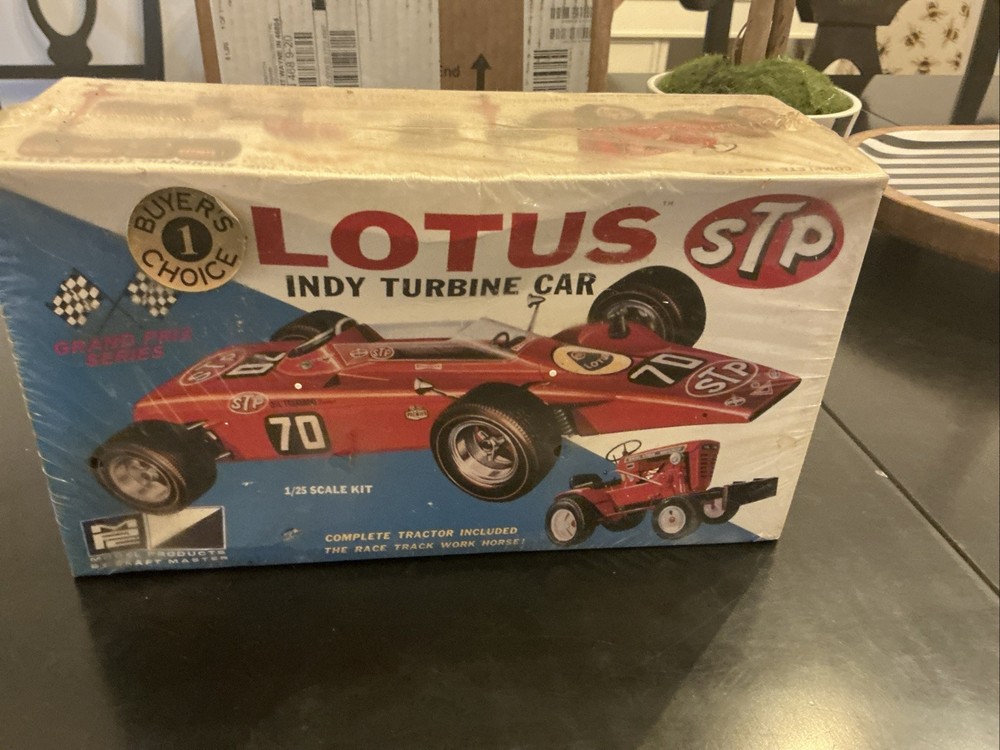 1/25 MPC #70 STP Lotus Indy Turbine Car #6025 Sealed/HTF/RARE
