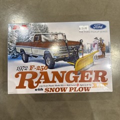 Moebius 1972 F-250 Ranger XLT w/Snow Plow 1:25 Scale Plastic Model Kit 2568