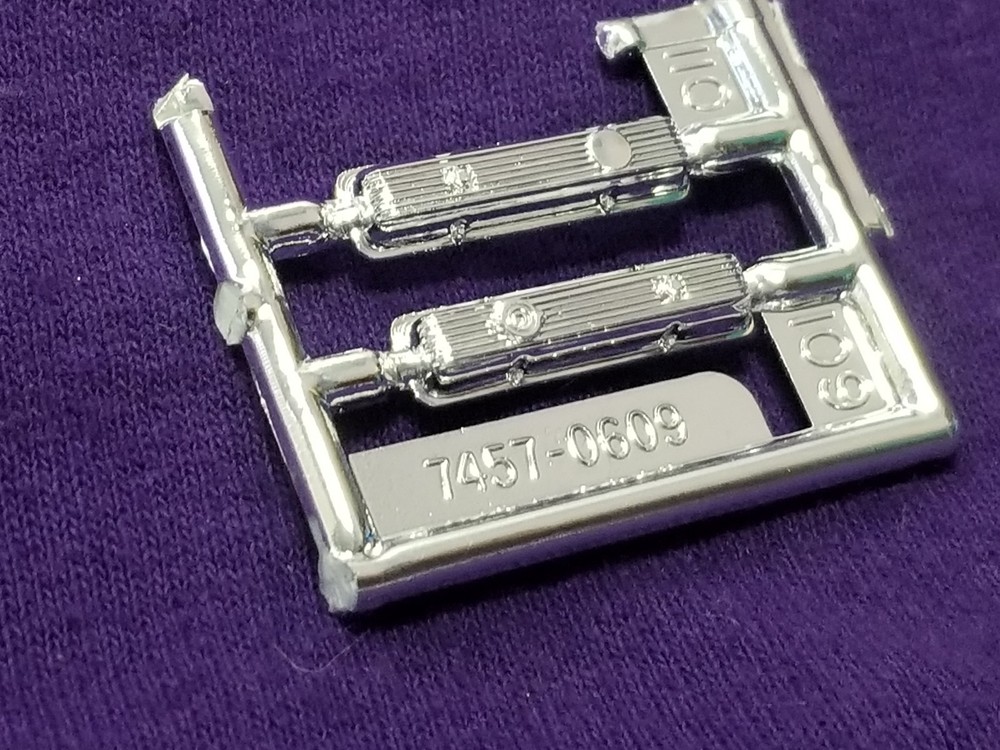 1969 Chevy Camaro VALVE COVERS for 302 / 327 V8 from Revell 1:25 Model Kit 69