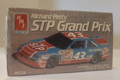 AMT Richard Petty STP Grand Prix 1/25 Model Kit #6728 Sealed Vintage NASCAR