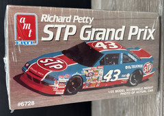 SEALED 1990 Amt Ertl 43 Richard Petty STP Grand Prix Pontiac 1:25 Model Kit 6728