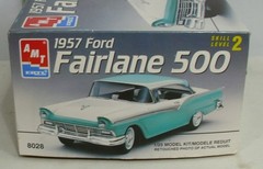 AMT 1957 FORD FAIRLANE 500 1:25 CAR MODEL KIT BOXED 8028 UNTOUCHED