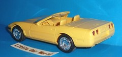 AMT ERTL 1995 Chevrolet Corvette Convertible Promo Model 6654 1/25 Scale Yellow