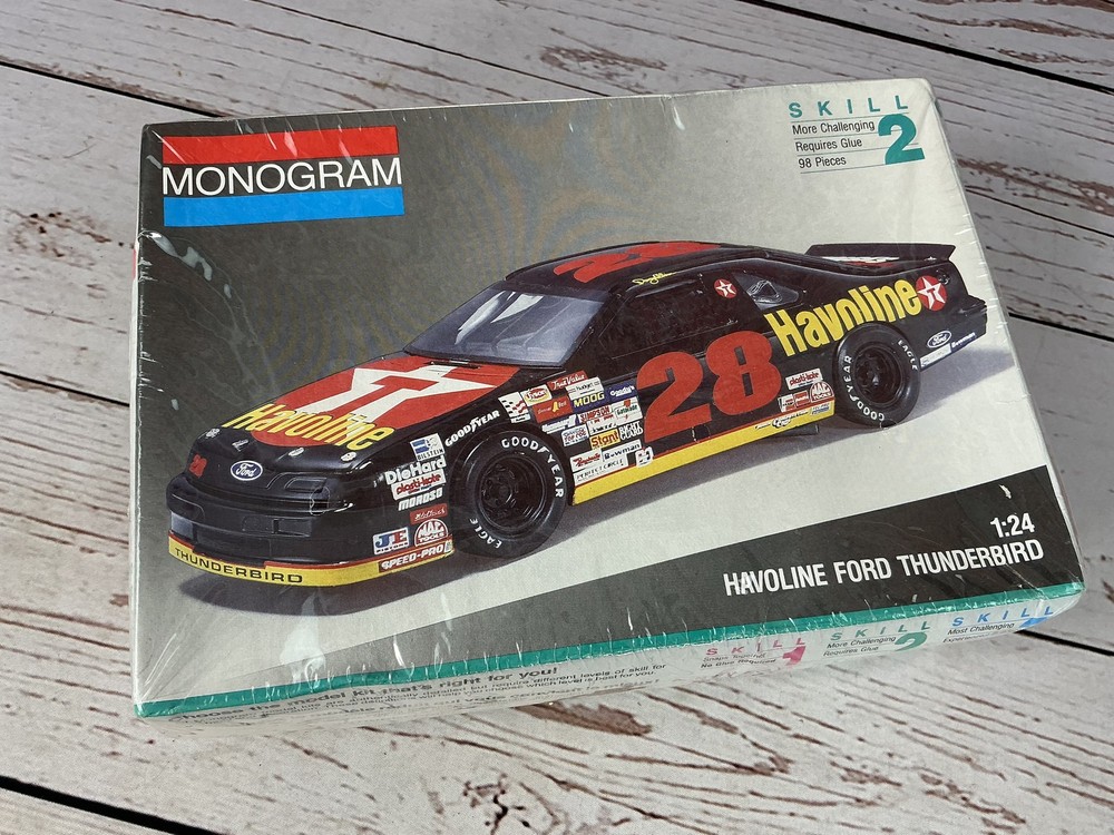 Monogram 1:24 Havoline Ford Thunderbird Skill 2 Model Kit #2430 NASCAR Davey