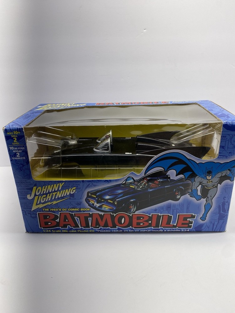 Johnny Lightning Batmobile 1:24 Diecast Prepainted Model Kit DC Comics Batman