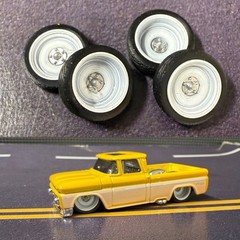1:64 26″ Steel Smoothie White Wheels/Chrome Spider Cap on Low Profile Tires