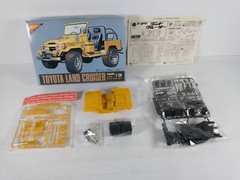 Toyota Land Cruiser 4×4 4 Wheel Drive Nichimo 1:20 Model Kit Sealed Parts Bags