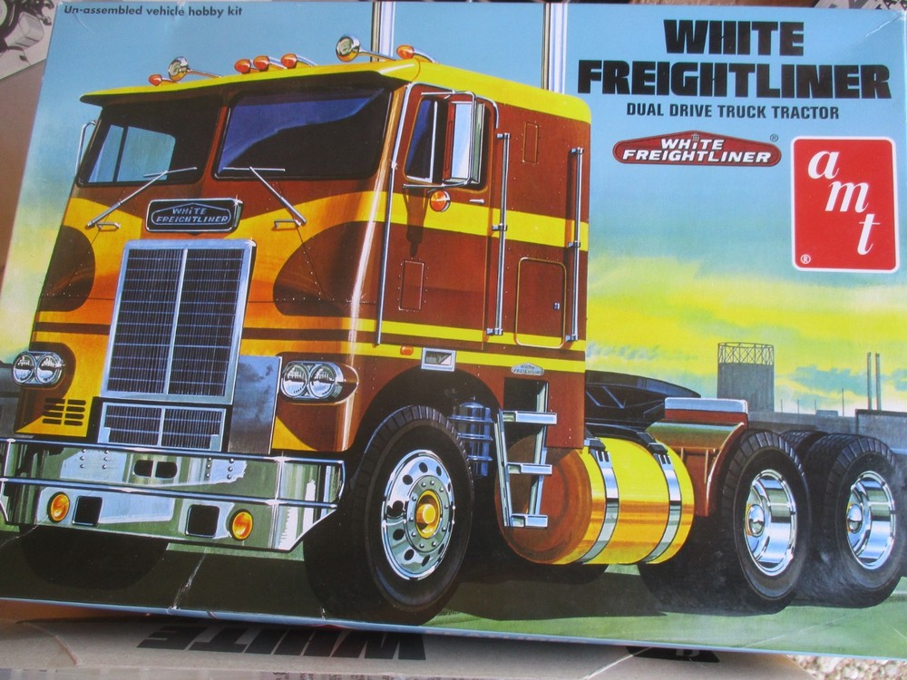 🏁AMT 620 White Freightliner Dual Drive SEMI Truck KIT 1/25 MORE LISTED