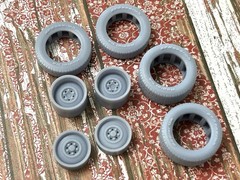 1/24 Scale: 15-inch “Smoothie” Resin Wheels W/ Wide Rear Tires￼