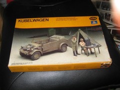 Kubelwagen w/tent, 2 figures, radio/table/ pick/shovel/machine gun-Testors-1/35