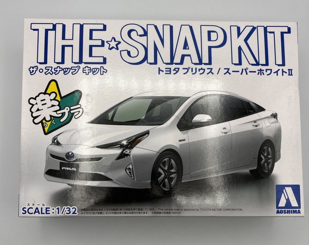 Aoshima 1/32 The Snap Kit 2016-2018 Toyota Prius XW50 Super White II Model Kit