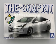 Aoshima 1/32 The Snap Kit 2016-2018 Toyota Prius XW50 Super White II Model Kit