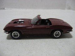 AMT/ERTL Maroon 1963 Chevrolet Corvette Conv 1/25 Scale Built Model Kit #6774