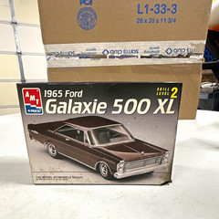 AMT Ertl 1965 Ford Galaxie 500 XL 1:25 Model Kit Opening Deck Lid MPN 6467