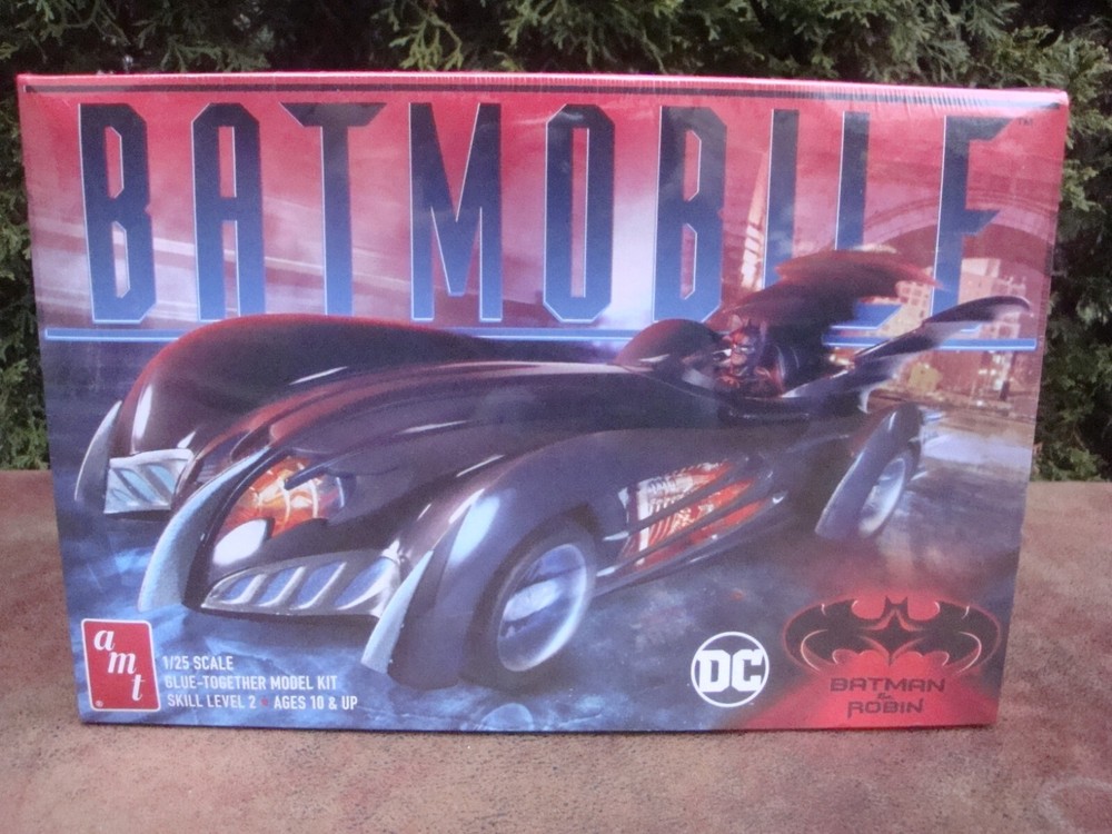 DC Comics Batman & Robin Batmobile Car Model Car Kit- 1/25 scale AMT (2022) NEW