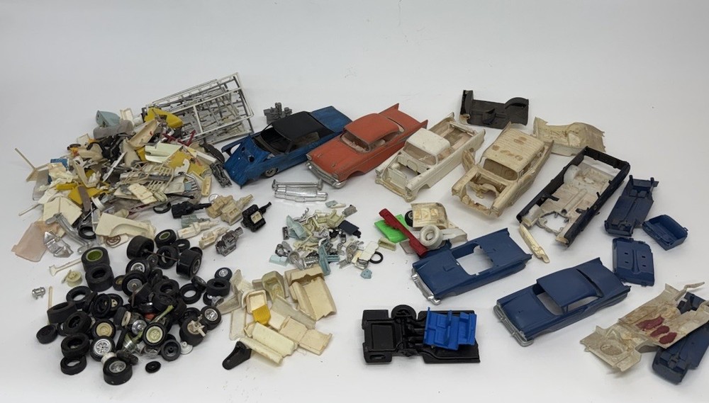 Huge Vintage Junkyard 1/25 Scale Model Plastic Cars Lot Parts 1970s
