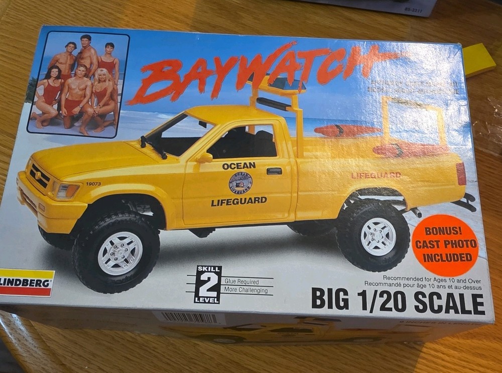 Lindberg Baywatch Lifeguard Truck 1:20 Yellow Model Kit Skill Level 2