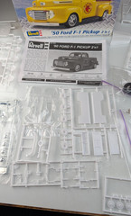 Revell 85-7203 1950 Ford F-1 Pickup 2n1 1:25 Model Kit Open Box