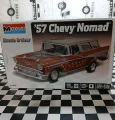 Revell Monogram Classic Cruiser 1957 Chevy Nomad 1:24 Scale Model Car Kit