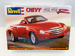 Revell 1/25-#85-7691 Chevy SSR Model kit-FAST FREE SHIPPING!