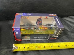 Tamiya Mini F1 Lotus Type 102B rare model kit 1/28 Item 28001 w/ Burago Red Bull