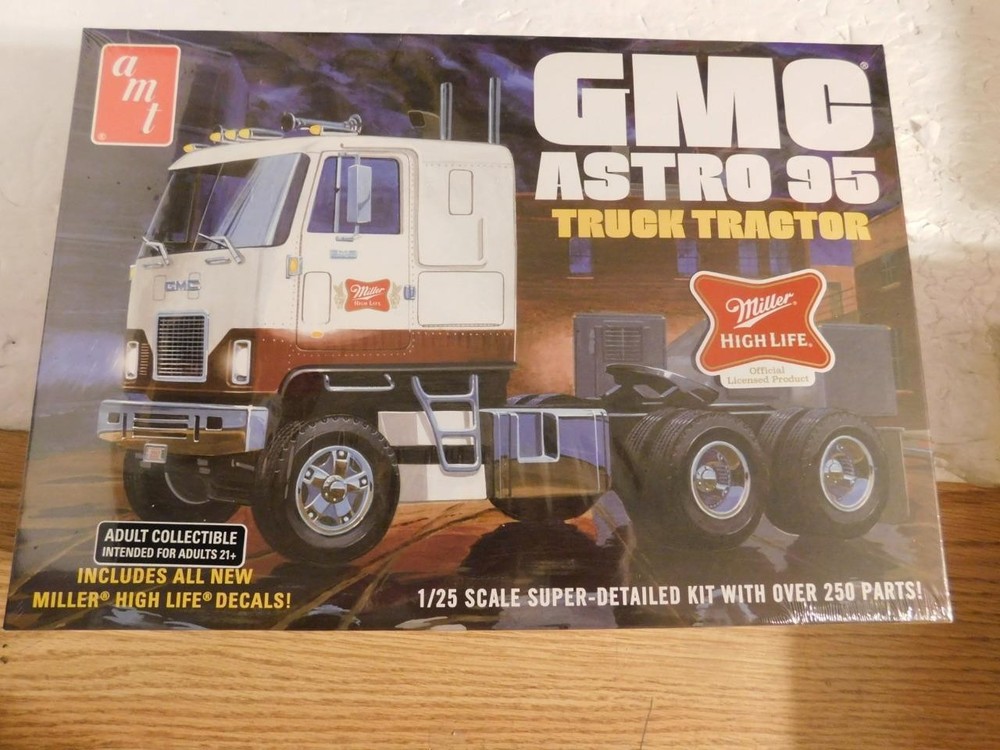 AMT 1:25 #AMT1230 GMC Astro 95 Truck Tractor Miller Highlife NIB