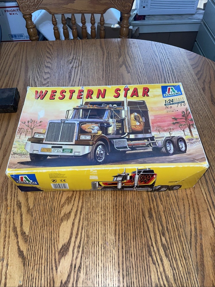 Italeri Western Star Vintage Truck model kit #790. 1/24 Scale. See Photos !