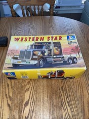 Italeri Western Star Vintage Truck model kit #790. 1/24 Scale. See Photos !