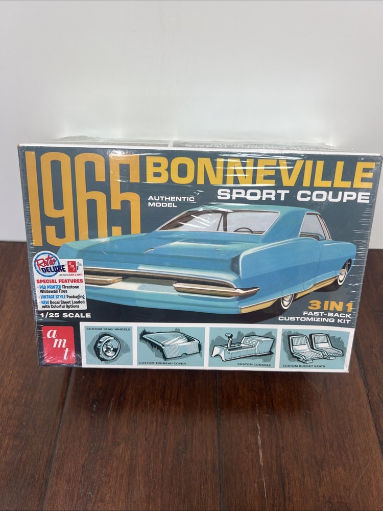 AMT 1965 Bonneville Sport Coupe. 1/25 #AMT1260/12. Customizable Model kit Sealed