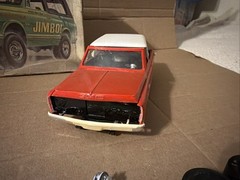 AMT 1/25 Scale AMT1219 1972 GMC Jimmy Model Kit Needs Help