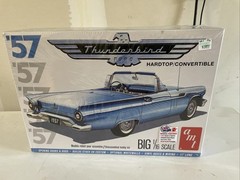 AMT Round 2 AMT1206/06 1957 Ford Thunderbird Retro Deluxe kit 1/16 new Sealed