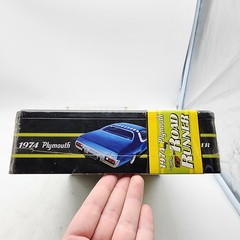 UH MPC 1/25 1974 Plymouth Road Runner Collectors Tin & 4.5″ Figure Sealed *READ*
