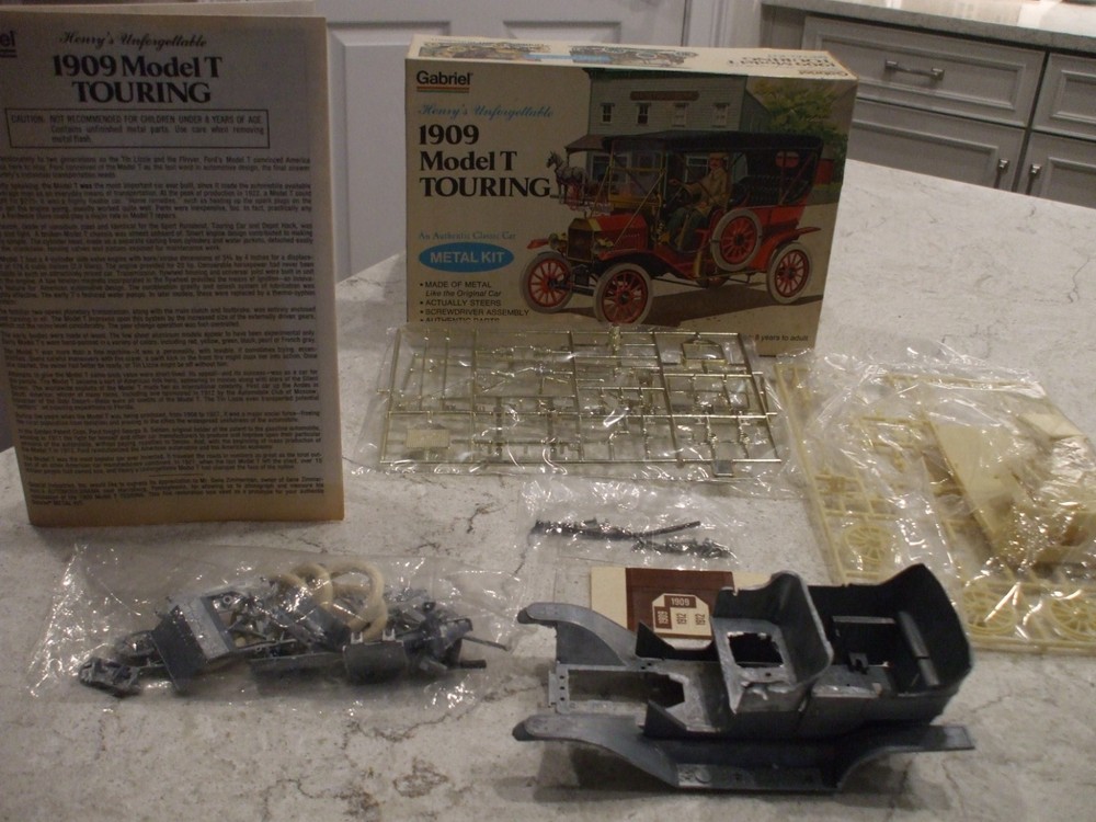 HUBLEY / GABRIEL 1/20 SCALE 1909 MODEL T TOURING METAL MODEL KIT UNASSEMBLED NOS