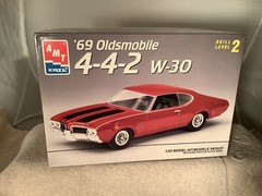 1:25 AMT ERTL 1969 OLDSMOBILE 4-4-2 W-30 MODEL KIT 2 IN 1 New Open Box 8232