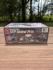 AMT ERTL Richard Petty #43 STP Grand Prix 1/25 Scale Model Kit #6728 New Sealed