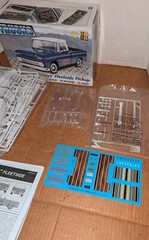 Revell ’66 Chevy Fleetside Pickup 1/25 Scale Plastic Model Kit sealed 85-7225