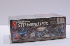AMT ERTL RICHARD PETTY #43 STP GRAND PRIX SCALE 1:25 MODEL KIT NEW 6728