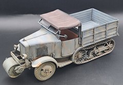 KM Model 35001 Pionierwagen Unic P-107 U.304(f) scale 1/35