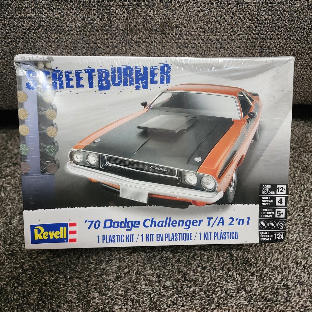 Revell 1/24 1970 Dodge Challenger 2 ‘N 1 New In Box