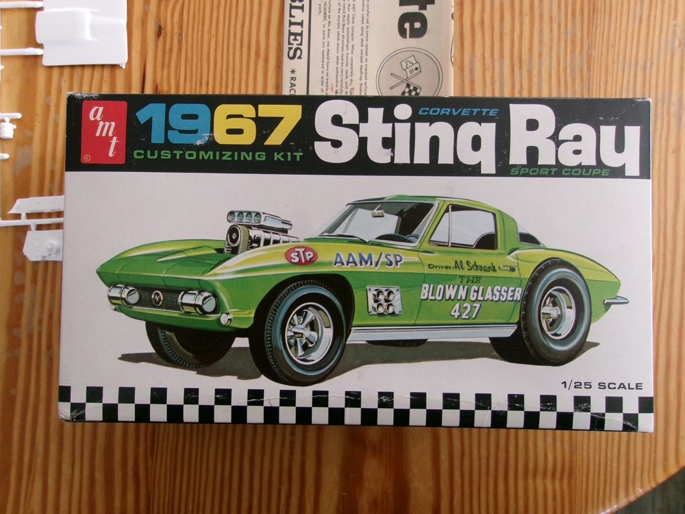 RARE & VINTAGE AMT 1967 CORVETTE STING RAY KIT 6927-170