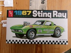 RARE & VINTAGE AMT 1967 CORVETTE STING RAY KIT 6927-170
